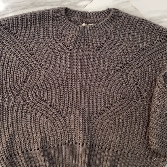 Beautiful Women’s Grey Oversized Sweater Size Small - Picture 4 of 17